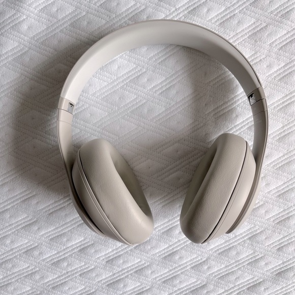 Beats Studio pro headphones 🎧 - Picture 3 of 11